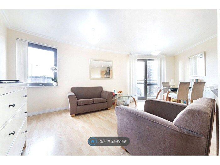 2 Bedroom Flat To Rent In Trentham Court, London, W3