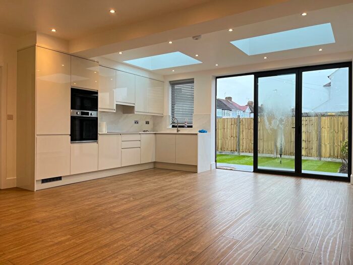 5 Bedroom End Terrace House To Rent In The Fairway, Palmers Green, N13