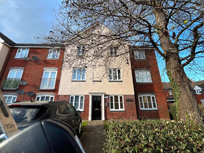 2 Bedroom Flat For Sale In Covesfield, Gravesend, Kent, DA11