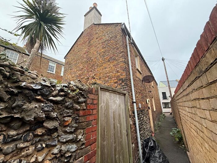 1 Bedroom Semi Detached House For Sale In Waterloo Place, Ramsgate, Kent, CT11