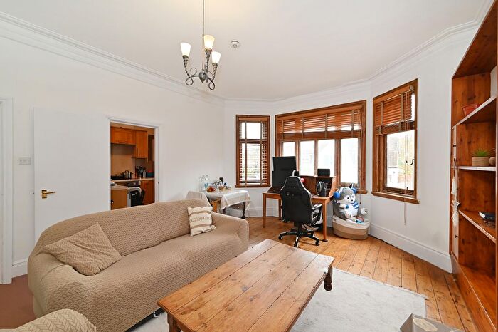 1 Bedroom Flat For Sale In St. Cuthberts Road, London, NW2