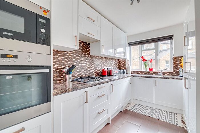 2 Bedroom Flat To Rent In Letterstone Road, London, SW6