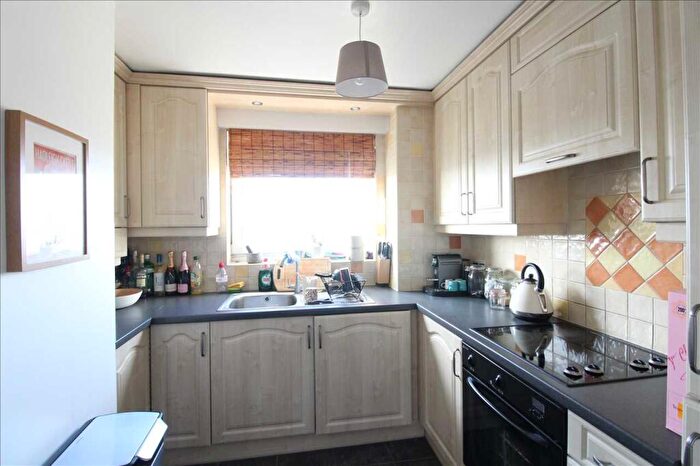 2 Bedroom Apartment To Rent In Leigh On Sea, SS9