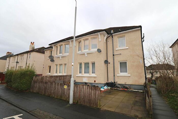 2 Bedroom Flat To Rent In Crags Crescent, Paisley, PA2