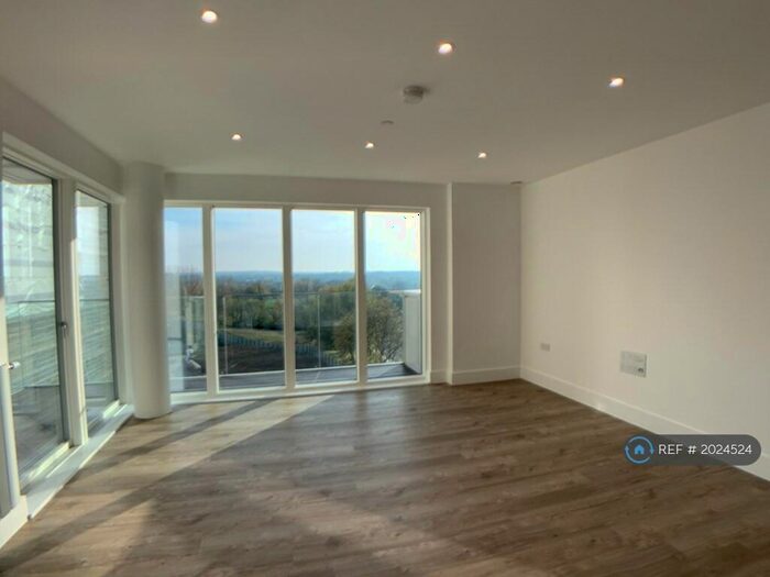 2 Bedroom Flat To Rent In Larkin House, London, SE3