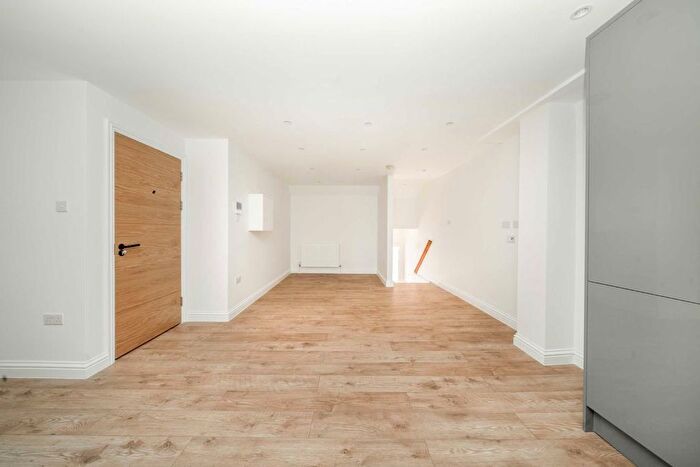 2 Bedroom Flat To Rent In Kew Road, Richmond, TW9