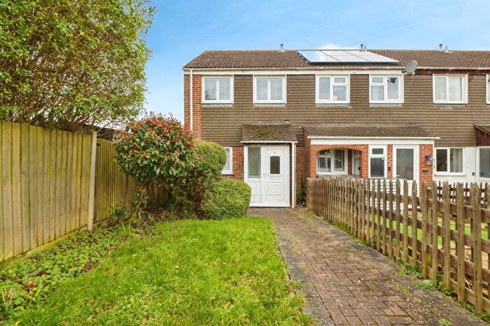 3 Bedroom End Of Terrace House For Sale In Grainger Gardens, Southampton, SO19
