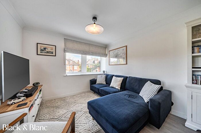 2 Bedroom Flat For Sale In Perth Road, Beckenham, BR3