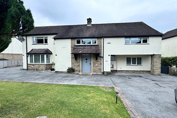 4 Bedroom Detached House For Sale In Manchester Road, Chapel-En-Le-Frith, High Peak, SK23