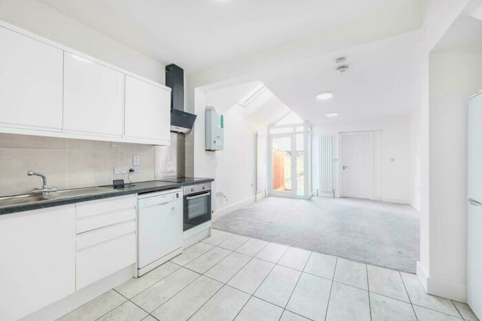 2 Bedroom Flat To Rent In Graham Road, Harrow, HA3