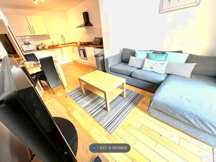 2 Bedroom Flat To Rent In Hills Road, Cambridge, CB2