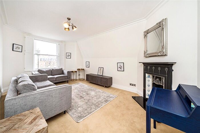 3 Bedroom Apartment To Rent In Clarence Gate Gardens, Glentworth Street, London, NW1