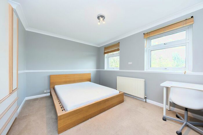 2 Bedroom Flat To Rent In Bushey Road, London, SW20