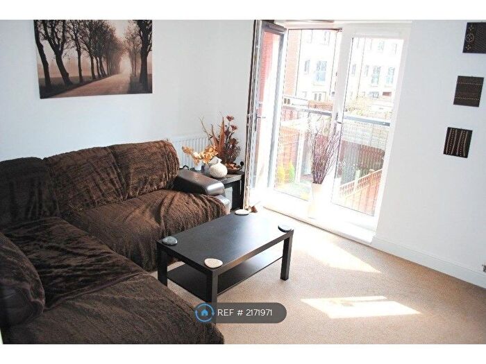 3 Bedroom Terraced House To Rent In Cable Place, Leeds, LS10