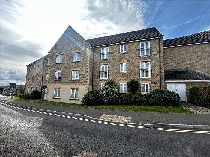 2 Bedroom Flat To Rent In Beechwood Close, Nailsworth, GL6