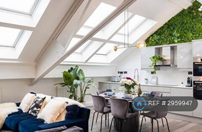 2 Bedroom Penthouse To Rent In Chartwell Court, London, NW2
