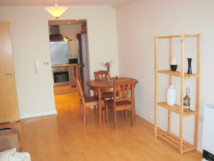 2 Bedroom Flat To Rent In West Street, City Centre, Sheffield, S1