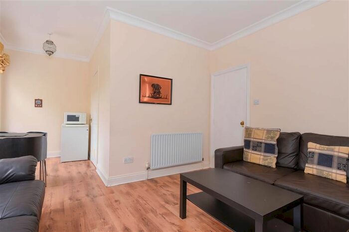 2 Bedroom Flat To Rent In Philbeach Gardens, London, SW5