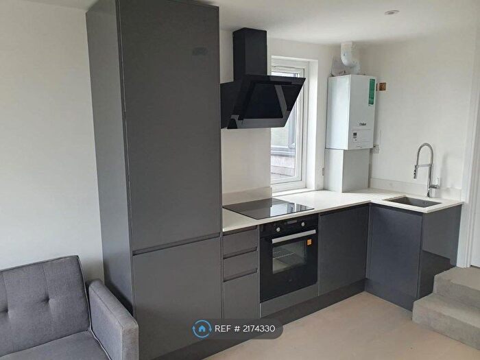 2 Bedroom Flat To Rent In Finchley Lane, London, NW4