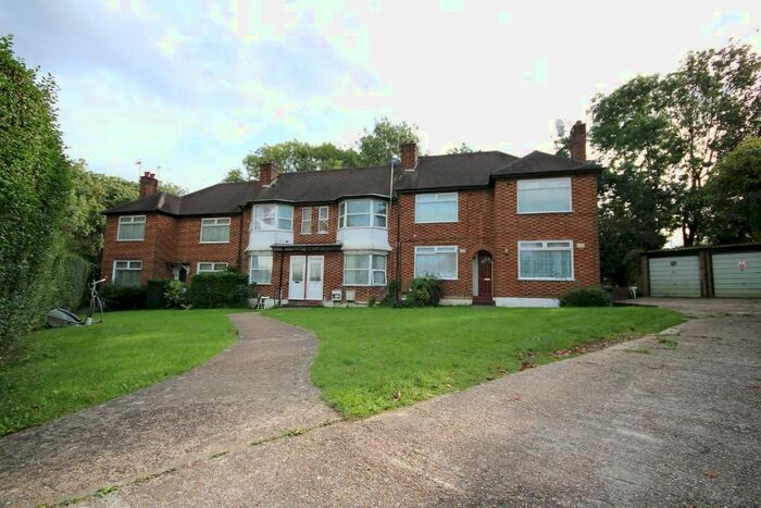 2 Bedroom Maisonette To Rent In Brook Avenue, Edgware, Middlesex, HA8