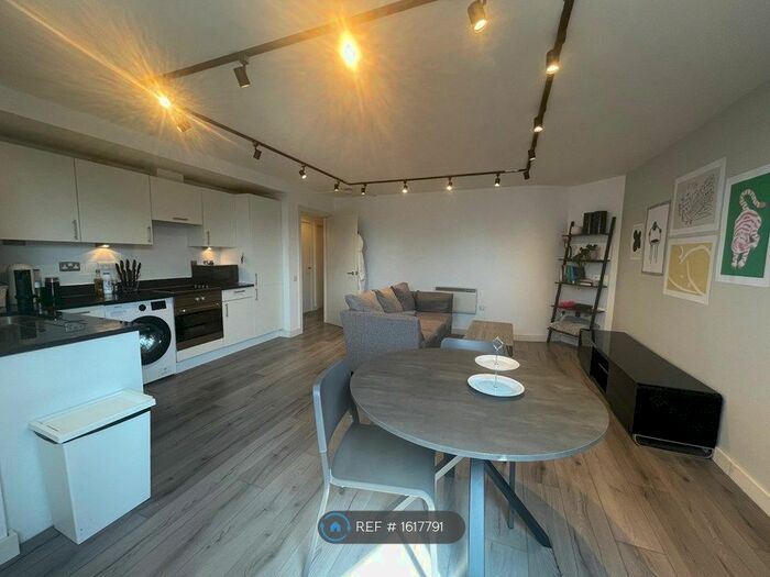 2 Bedroom Flat To Rent In Murray Grove, London, N1