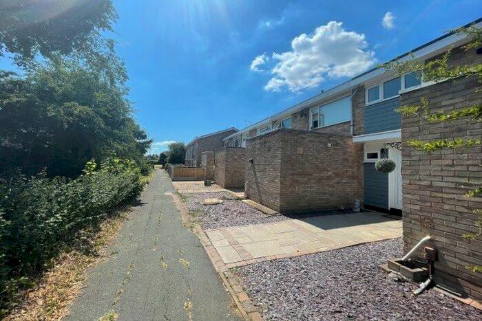 3 Bedroom Property To Rent In Chaucer Walk, Wickford, SS12