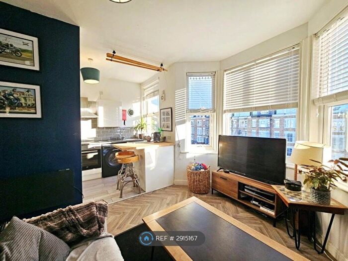 1 Bedroom Flat To Rent In Trafalgar Square, Scarborough, YO12