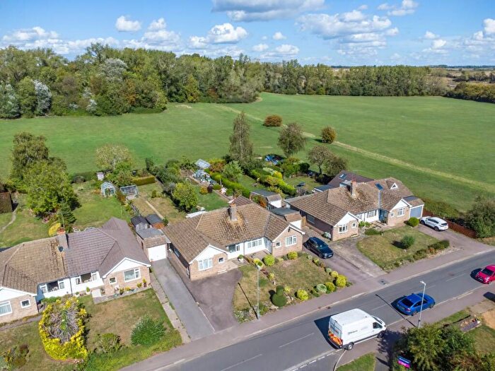 3 Bedroom Semi-Detached Bungalow For Sale In Shenley Hill Road, Leighton Buzzard, LU7