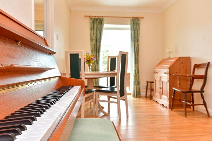 2 Bedroom Semi-Detached Bungalow For Sale In Park Close, Brockham, Betchworth, Surrey, RH3