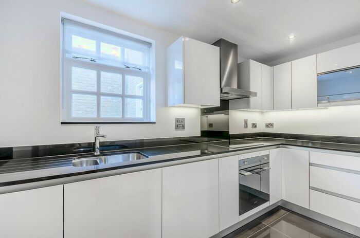 2 Bedroom Flat To Rent In Durweston Street, Marylebone, London, W1H
