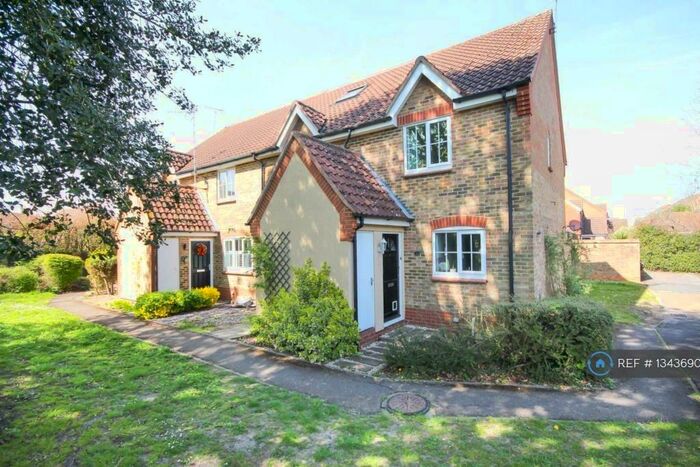 2 Bedroom End Of Terrace House To Rent In Macphail Close, Wokingham, RG40