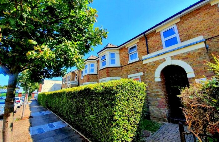 2 Bedroom Flat To Rent In Parkland Court, Maryland Park, Stratford, E15