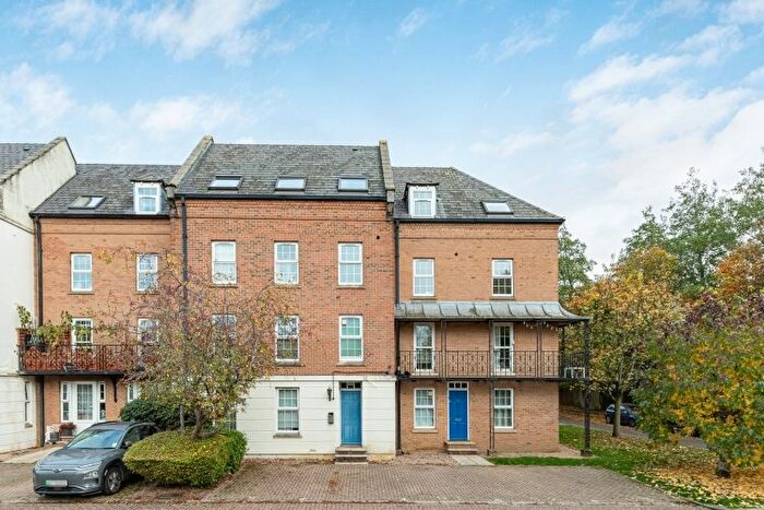 2 Bedroom Flat To Rent In Victoria Place, Banbury, OX16
