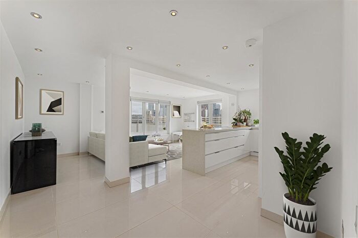 2 Bedroom Flat To Rent In New Calidonian Wharf, Canada Water, SE16
