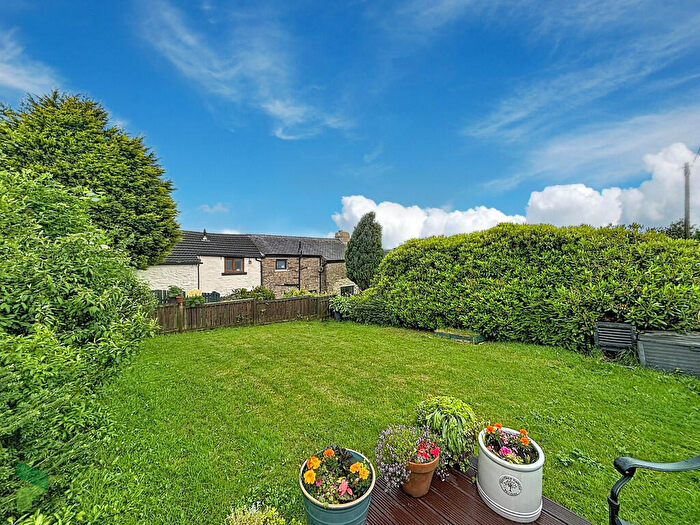2 Bedroom Cottage For Sale In Blacksnape Road, Hoddlesden, BB3