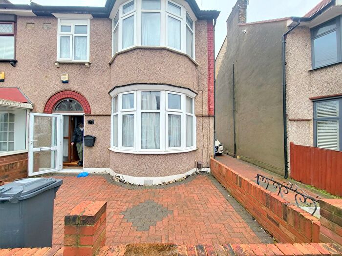 4 Bedroom Detached House To Rent In Netherfield Gardens, Barking, IG11