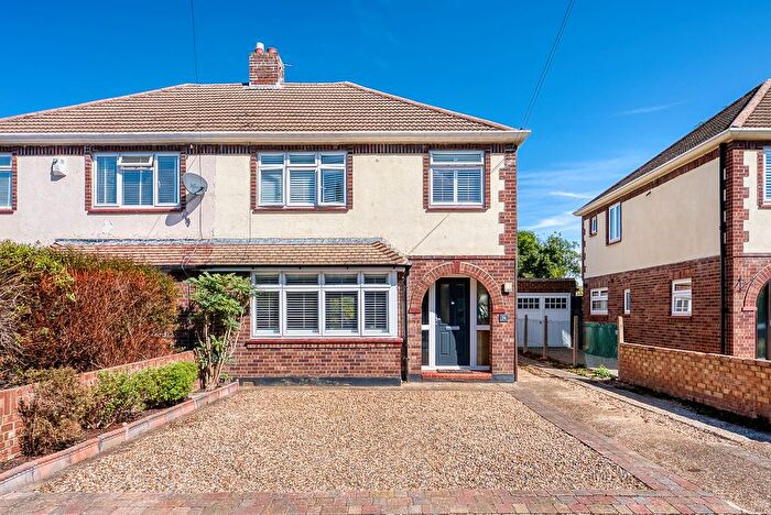 3 Bedroom Semi Detached House For Sale In Metcalf Road, Ashford, TW15