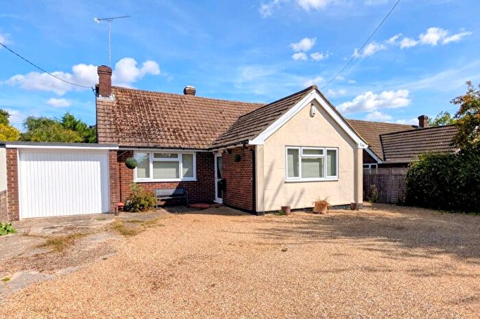2 Bedroom Bungalow For Sale In Common Road, Kensworth, Bedfordshire, LU6