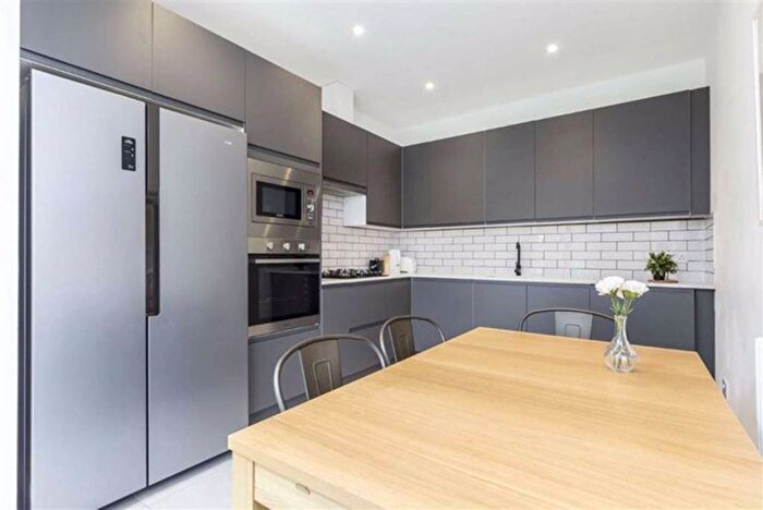 4 Bedroom Terraced House To Rent In Henshaw Street, Elephant And Castle, London, SE17