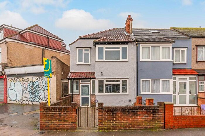 3 Bedroom Terraced House To Rent In Grove Road, Mitcham, CR4