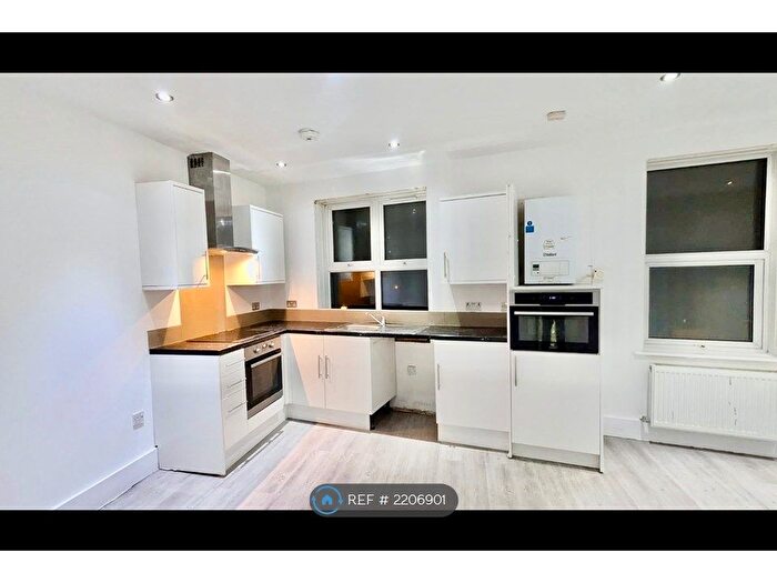 2 Bedroom Flat To Rent In Deansbrook Road, Edgware, HA8