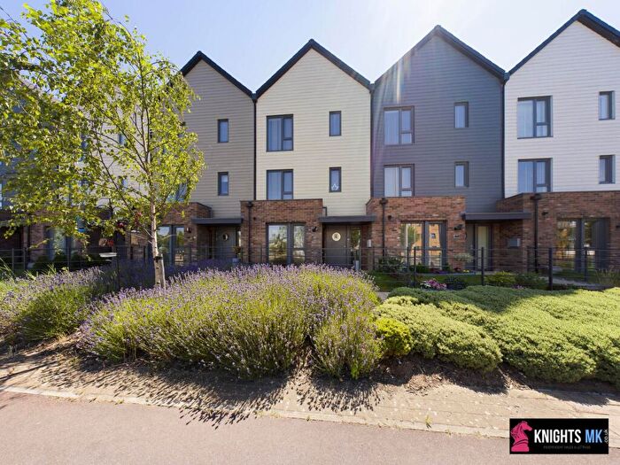 4 Bedroom Terraced House For Sale In Countess Way, Broughton, MK10