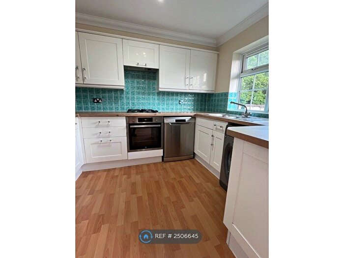 2 Bedroom Flat To Rent In Crofton Way, Enfield, EN2