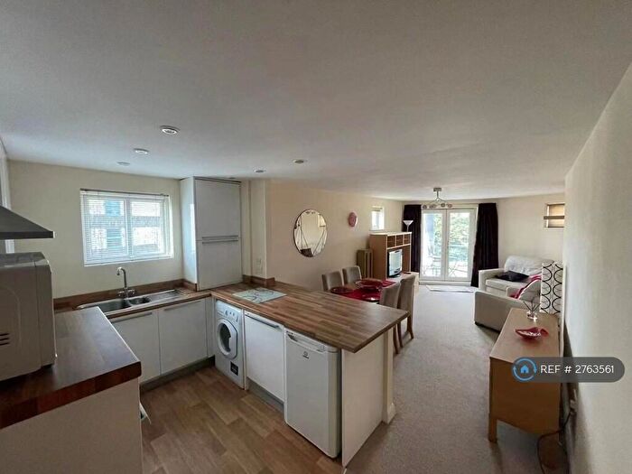 2 Bedroom Flat To Rent In Leicester Court, Preston, PR1