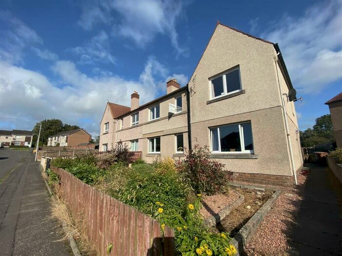 3 Bedroom Flat To Rent In Logie Place, Dunfermline, KY12