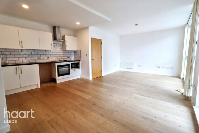 2 Bedroom Apartment For Sale In Crown Street, Leeds, LS2