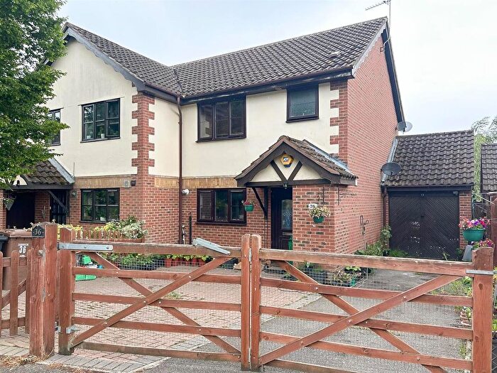 3 Bedroom Semi Detached House For Sale In Barry Lynham Drive, Newmarket, CB8