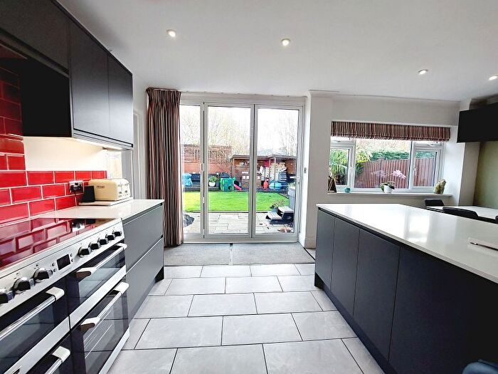 4 Bedroom Semi Detached House For Sale In Kingston Road, Leatherhead, Surrey, KT22