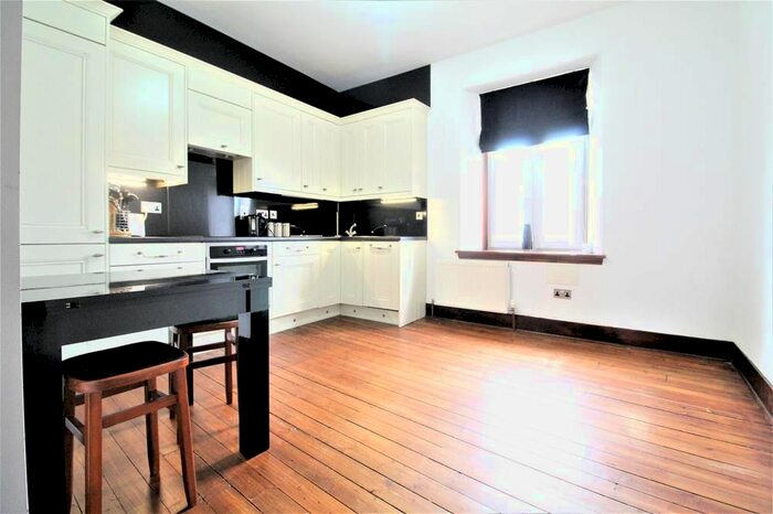 2 Bedroom Flat To Rent In Hollybank Place, Top Floor Right, AB11