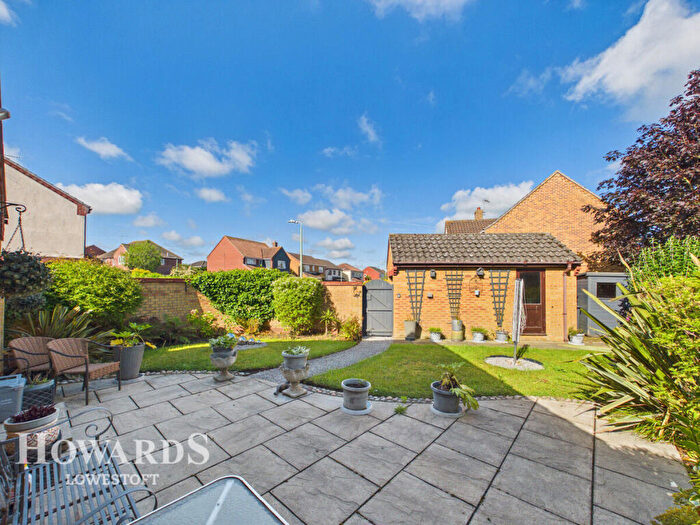 3 Bedroom Detached Bungalow For Sale In Colsterdale, Lowestoft, NR33